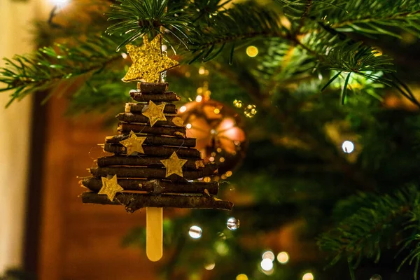 クリスマスツリーの装飾ジュエリー — ストック写真