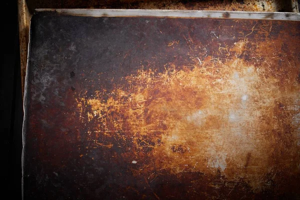 Old Baking Tray Surface Grungy Brown Coating Viewed Close Cropped — Stock Photo, Image