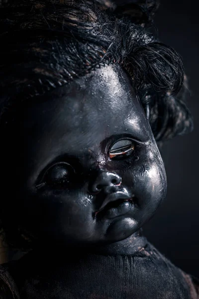 Портрет Молодої Жінки Чорним Обличчям Маскою Темному Тлі — стокове фото