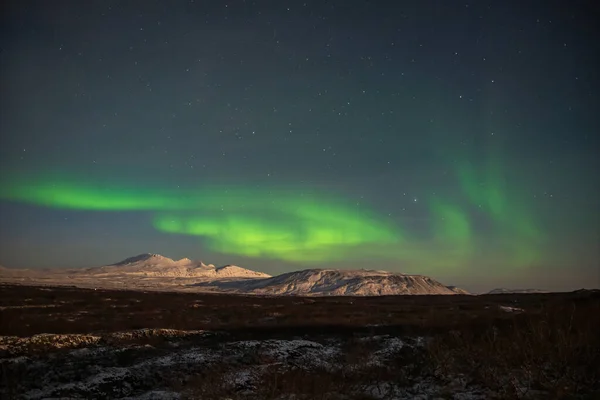 Färgglada Norrsken Nationalparken Pingvellir Med Snötäckta Berg — Stockfoto