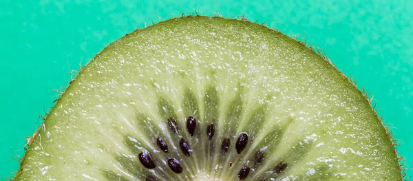 Kiwi Fruta Fundo Verde — Fotografia de Stock