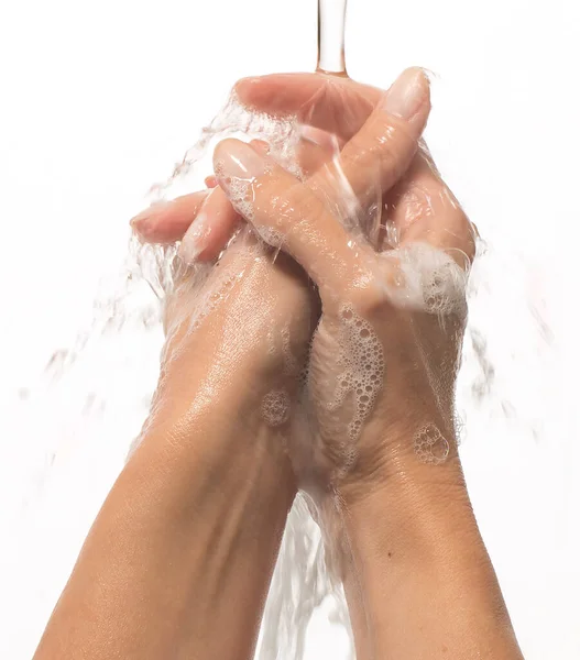 Mãos Lavadas Mãos Molhadas Ensaboadas Abaixo Jato Água — Fotografia de Stock