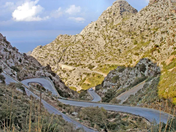 Bardzo Wąskie Serpentyny Górach Majorki Skalistego Terenu Tle Morza Śródziemnego — Zdjęcie stockowe
