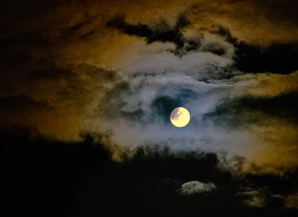Dramatická Noční Obloha Úplněk Nad Spojeným Královstvím — Stock fotografie