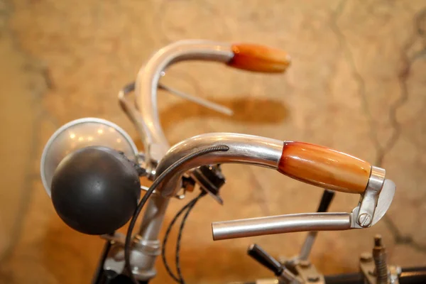 Detalhe Uma Bicicleta Guidão Velho Com Chifre — Fotografia de Stock