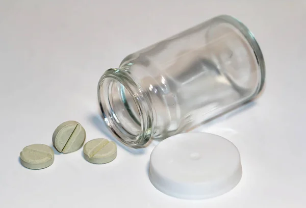 Różne Tabletki Kable Wypadają Szklanej Butelki — Zdjęcie stockowe