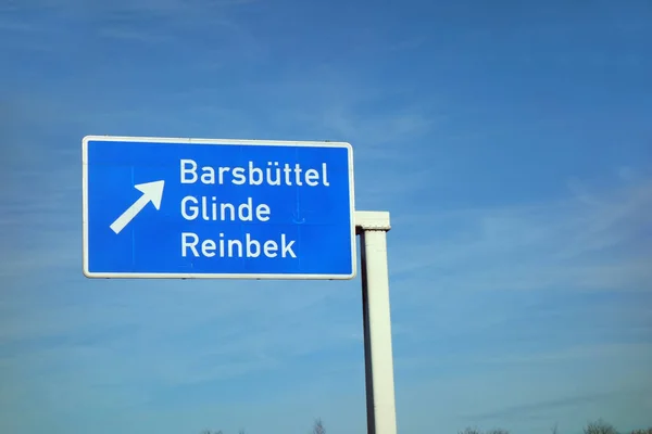 Straßenschild Mit Blauem Himmel — Stockfoto