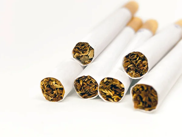 Visão Perto Grupo Cigarros Isolados Fundo Branco — Fotografia de Stock
