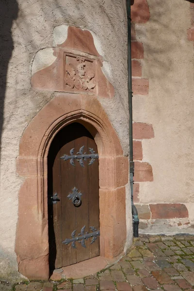 Porta Madeira Velha Com Uma Janela — Fotografia de Stock