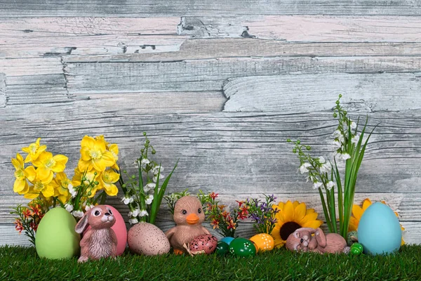 Uova Pasqua Fiori Sfondo Legno — Foto Stock