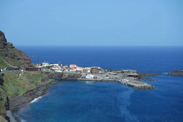 关于地中海北部的海洋和岛屿的海岸的景观 — 图库照片