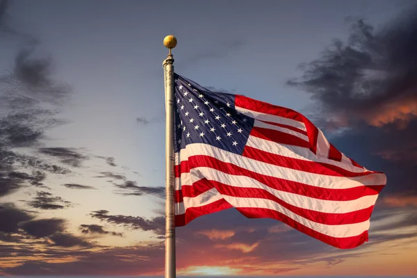 Bandiera Americana Sullo Sfondo Del Cielo — Foto Stock