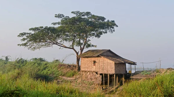 Landelijk Landschap Met Een Houten Hut Een Rietje — Stockfoto