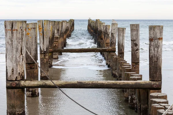 Molo Legno Sulla Spiaggia — Foto Stock