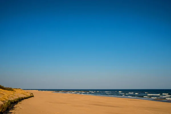 Playa Solitaria Del Mar Báltico Polonia Con Cielo Azul — Foto de Stock