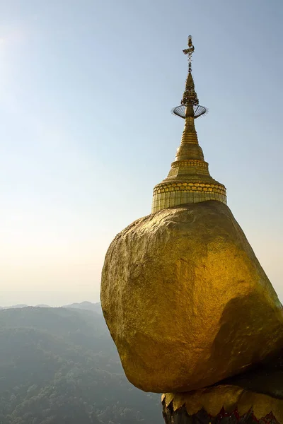 ミャンマーのバガン神殿にある黄金の塔 — ストック写真