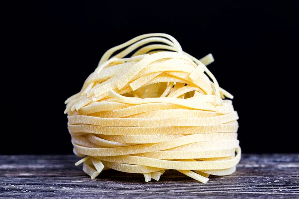 Espaguetis Crudos Sobre Fondo Madera — Foto de Stock