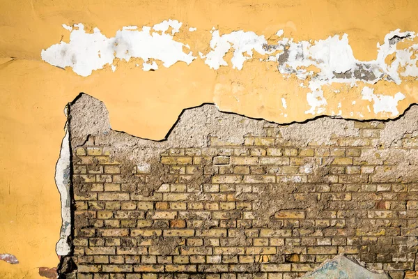 Stary Murowany Mur Domu Którego Część Gipsu Odpadła Została Zniszczona — Zdjęcie stockowe