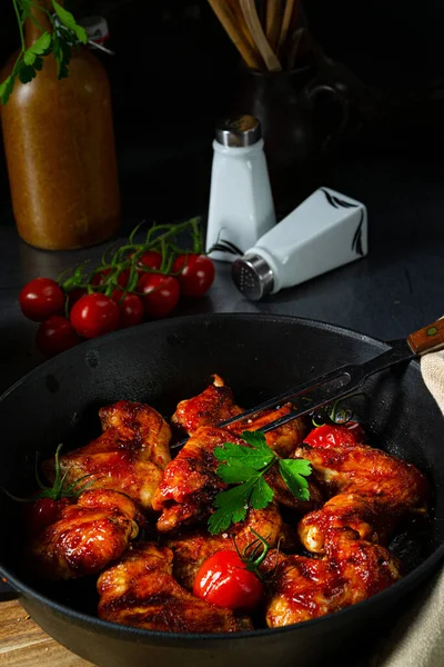 Spicy Chicken Wings Honey Potato Wedges — Stock Photo, Image