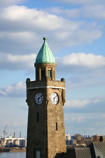 位于伊斯拉尔州首府古城的钟楼 — 图库照片