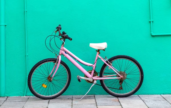 Bicicletta Fronte Una Casa Burano Venezia — Foto Stock