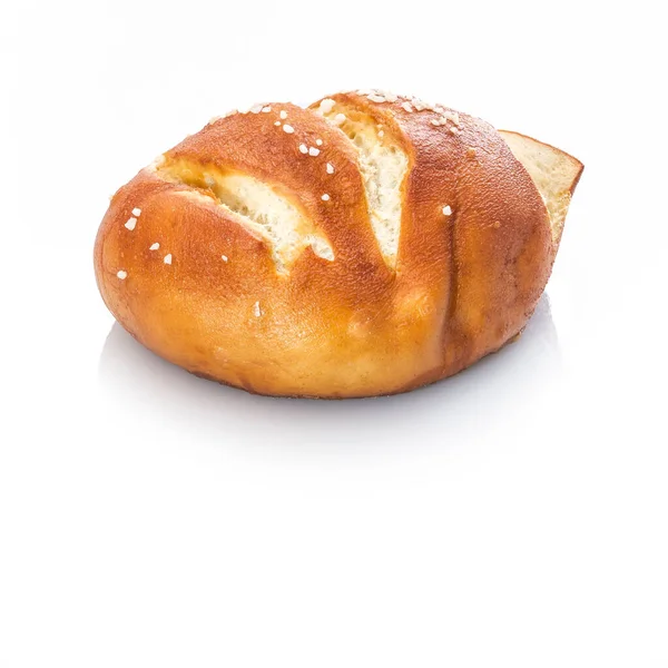 白色背景的新鲜烘焙面包 — 图库照片