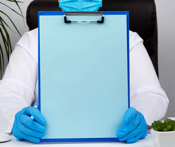 Mani Medico Donna Guanti Lattice Medico Blu Tiene Una Cartella — Foto Stock