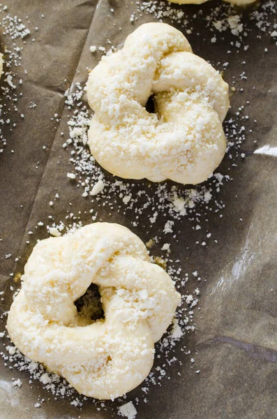 Zubereitung Rohe Ungebackene Brötchen Fertig Hausgemachte Traditionelle Brötchen Auf Backpapier — Stockfoto