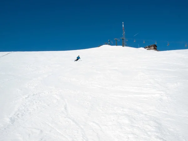 山の中のスキーリフト — ストック写真