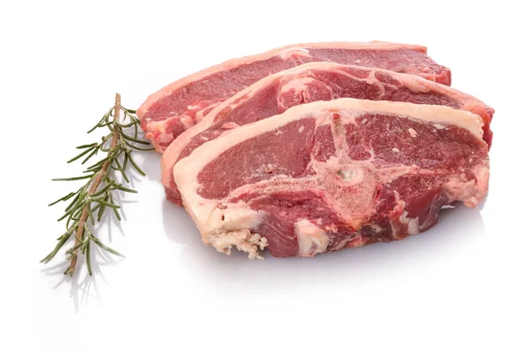 Lamsvlees Met Beenderen Rozemarijn Wit Geïsoleerd — Stockfoto