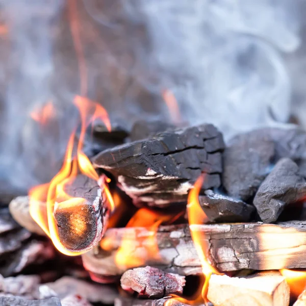 Fiamme Fuoco Uno Sfondo Nero — Foto Stock