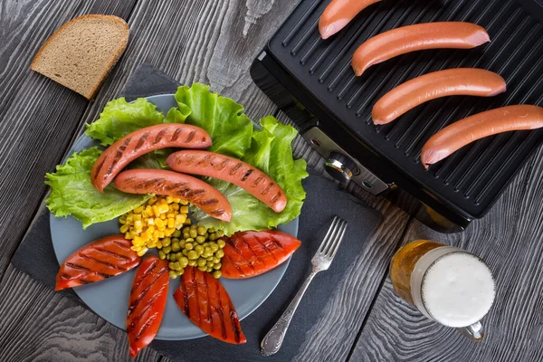 Saucisses Frites Dans Une Assiette Avec Des Légumes Des Saucisses — Photo