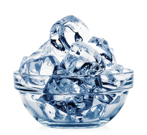 Прозрачная Чаша Кубиками Льда Тонированные Синий Изолированный Белом Фоне — стоковое фото