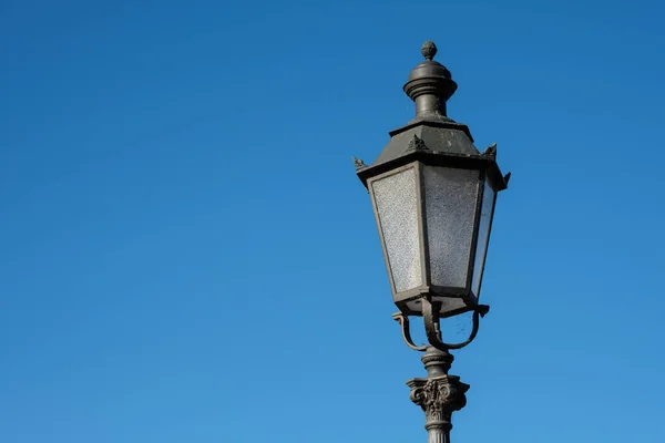 Uliczna Lampa Tle Błękitnego Nieba — Zdjęcie stockowe