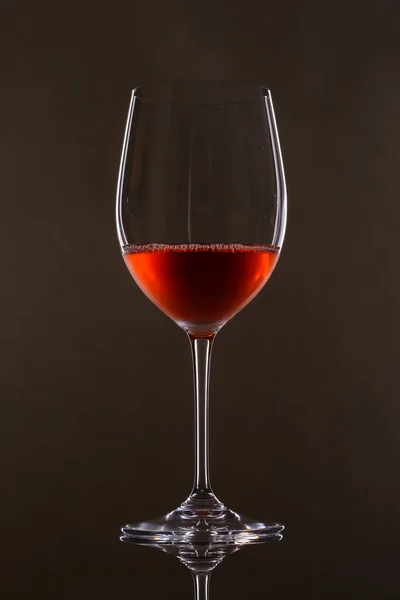 Copo Vinho Tinto Sobre Fundo Preto — Fotografia de Stock