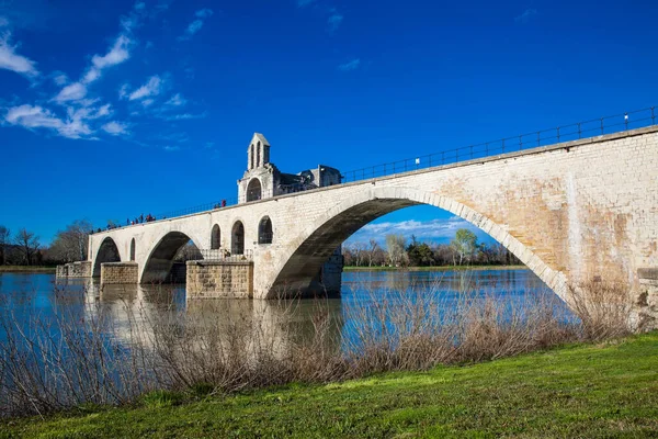 Avignon フランス 2018年3月 有名なアヴィニョン橋はアヴィニョン フランスのポンサン ベネゼットとも呼ばれています — ストック写真