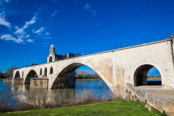 Avignon フランス 2018年3月 有名なアヴィニョン橋はアヴィニョン フランスのポンサン ベネゼットとも呼ばれています — ストック写真