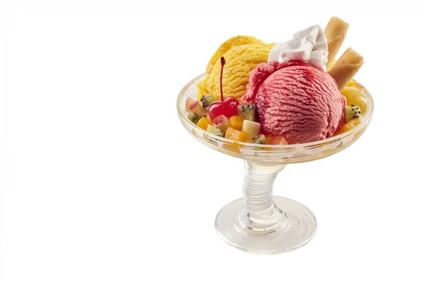 Colorido Helado Frutas Tropicales Sobre Fondo Blanco Con Espacio Para — Foto de Stock