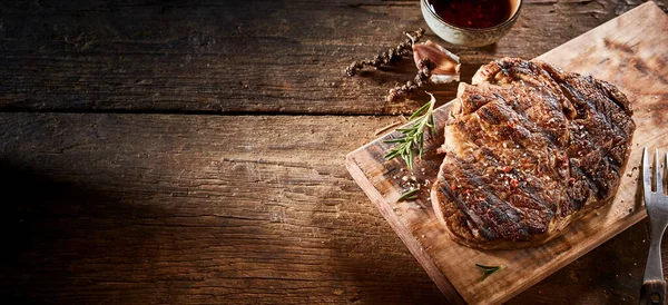 Close Gourmet Grilled Steak Herbs Condiments Rustic Timber Chopping Block — Stock Photo, Image