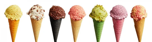 Баннер Набором Мороженого Различными Вкусами Различных Красочных Конусов Расположенных Ряд — стоковое фото