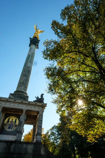 Friedensdenkmal Mit Goldenem Engel München Den Maximiliansanlagen — Stockfoto