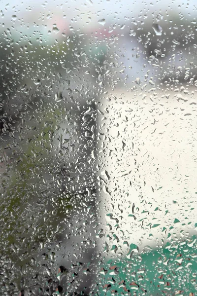 雨滴落在玻璃窗上 — 图库照片