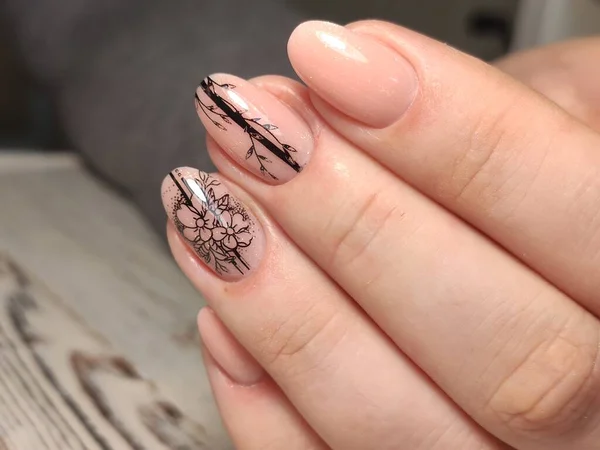 Mooie Manicure Van Nagels Achtergrond Van Een Modieuze Textuur — Stockfoto