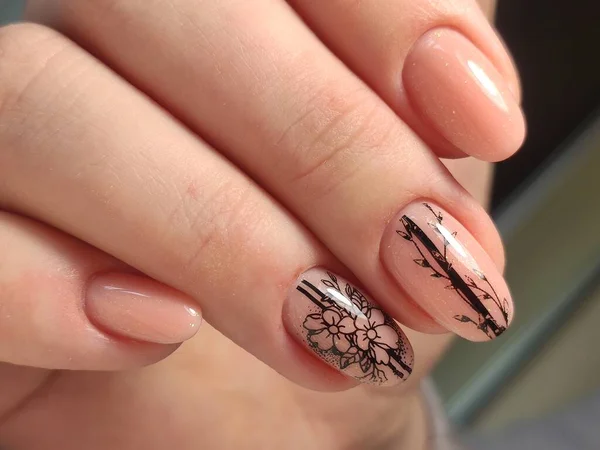 Piękny Manicure Paznokci Tle Modnej Konsystencji — Zdjęcie stockowe