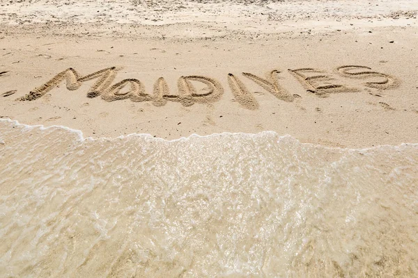 Γράμματα Λέξη Μαλδίβες Maldivian Παραλία Που Στην Άμμο Και Κύμα — Φωτογραφία Αρχείου