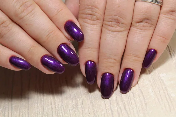 Piękny Manicure Jasnoróżowymi Niebieskimi Paznokciami — Zdjęcie stockowe