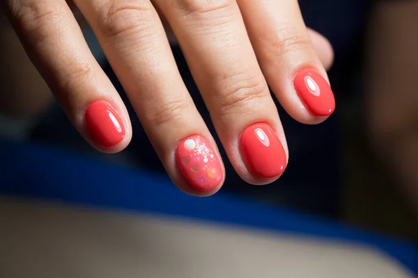 Manicure Mani Femminili Con Uno Smalto — Foto Stock