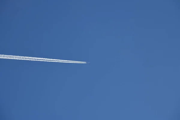 Strisce Cherosene Aereo Nuvole Nel Cielo Spagnolo Nella Provincia Alicante — Foto Stock