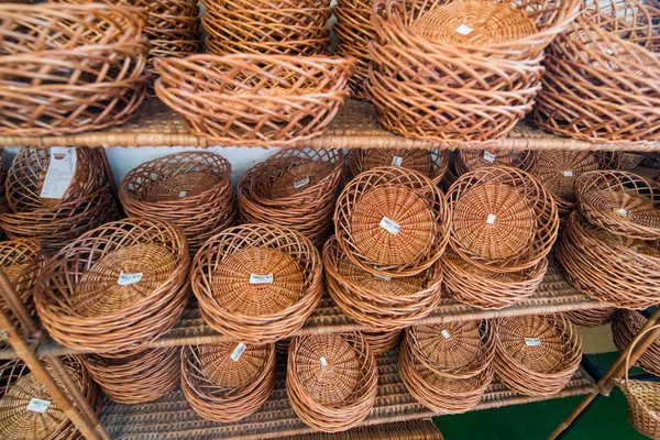 Cesta Vime Com Cestas Palha — Fotografia de Stock