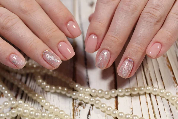 Belas Mãos Femininas Com Uma Manicura Fundo Branco — Fotografia de Stock